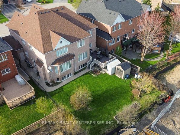 18 Southcrest Ct, Brampton, ON L6P 1T6
