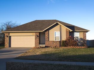 5581 W Sunflower Dr, Springfield, MO 65802