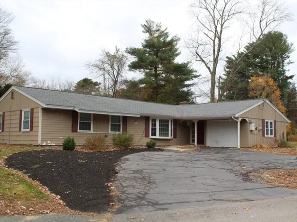 3 Monique Dr, Bellingham, MA 02019