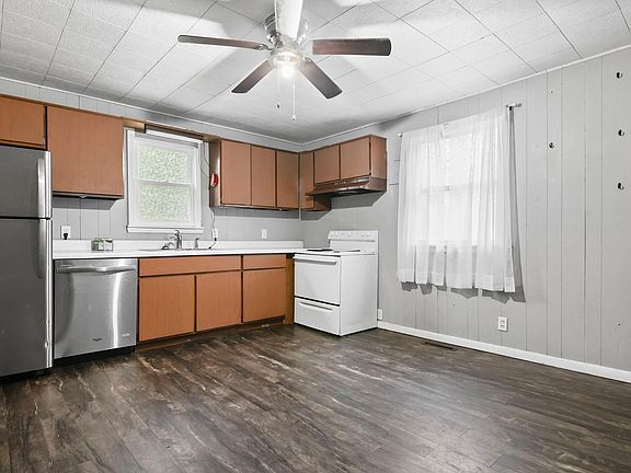 5th image of 819 N 10th St