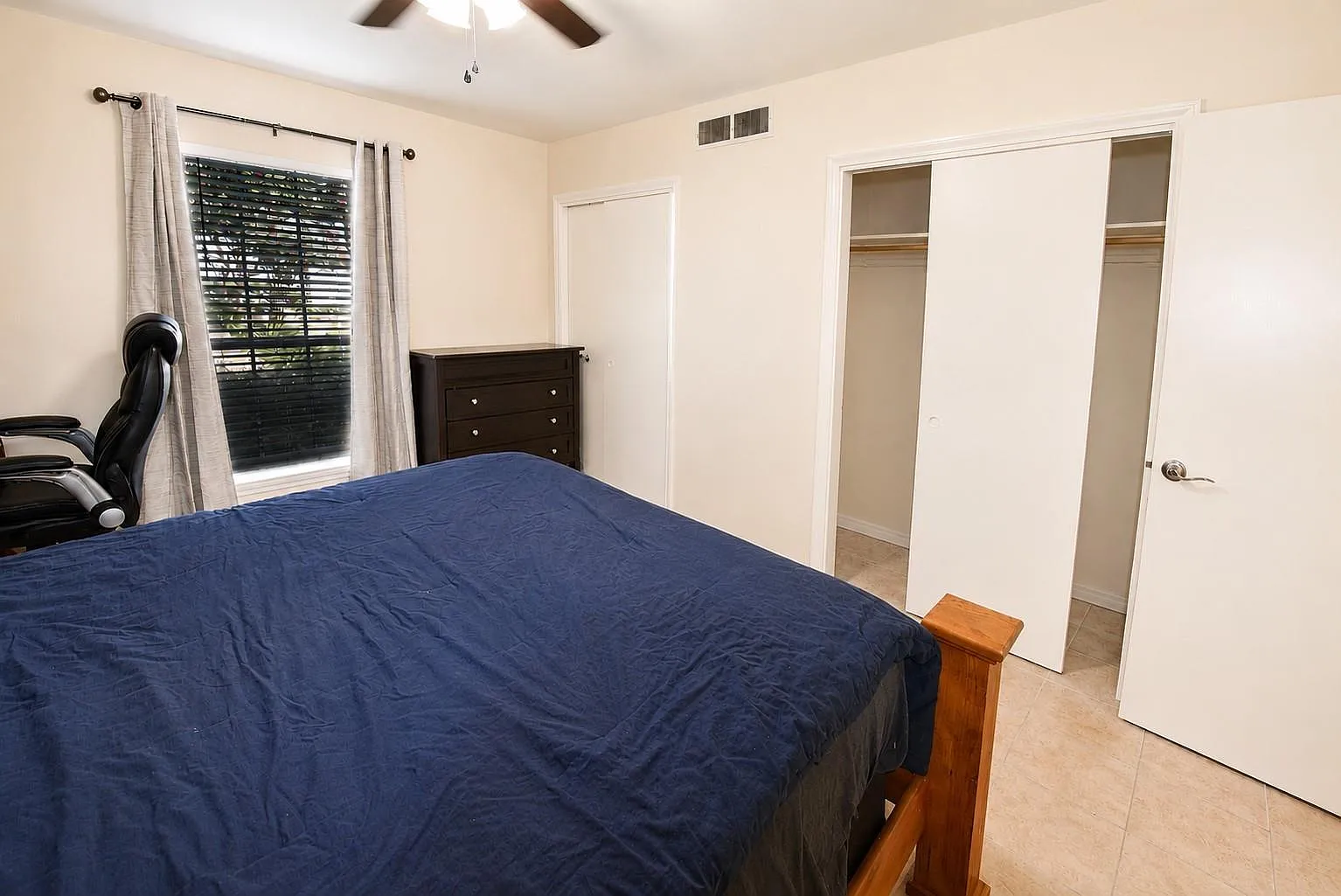 1 bed, 1.0 bath, 744 sqft, $1,125 — Photo 3