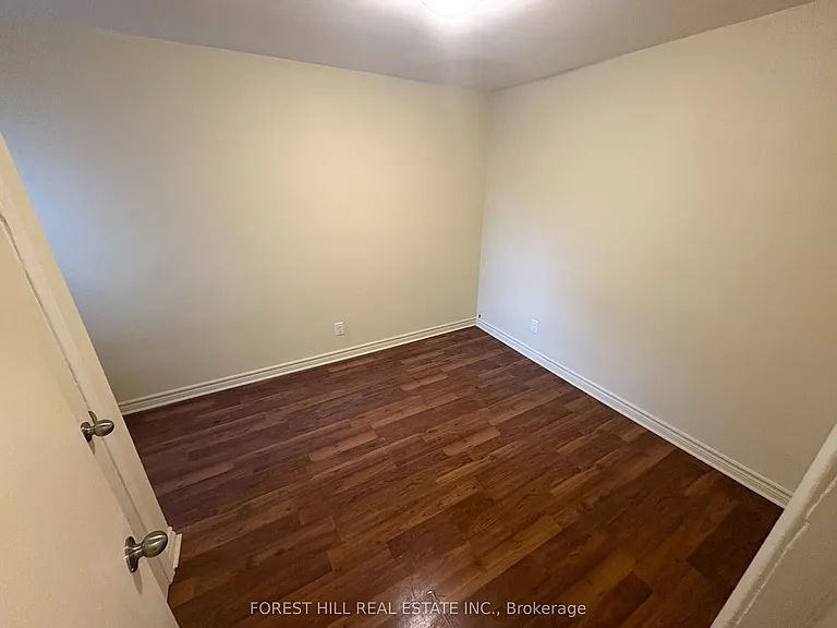 247 Lakeshore Rd E #3 — Photo 8