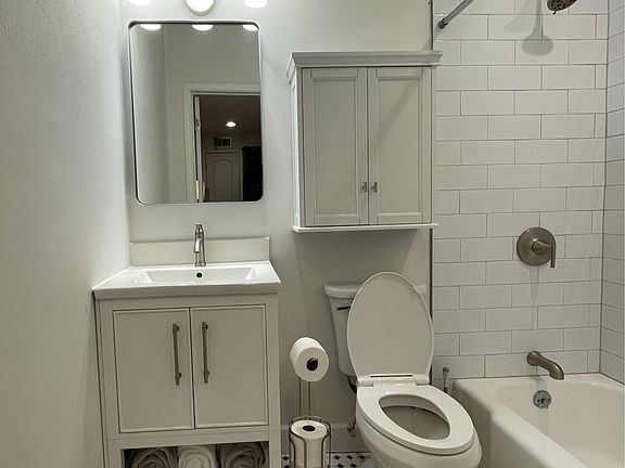 3rd image of 897 N Highland Ave NE APT B8