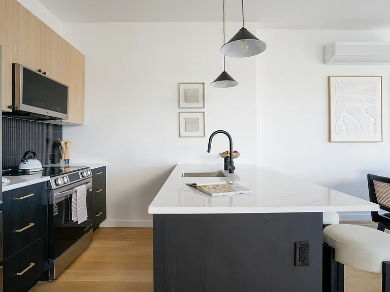 11-14 35th Ave #203 — Photo 16