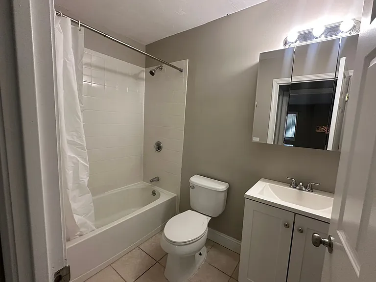 283-435 Oaklawn Ave #114 — Photo 6