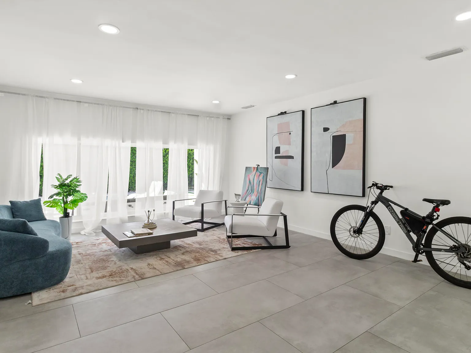4 bed, 2.5 bath, 2752 sqft, $10,700 — Photo 4