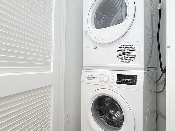 5th image of 42 W 33rd St APT 5F
