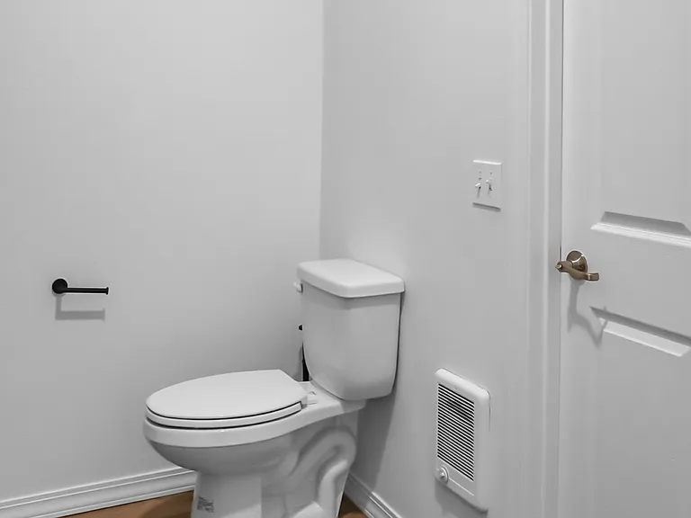 560 1st Ave N #107 — Photo 9
