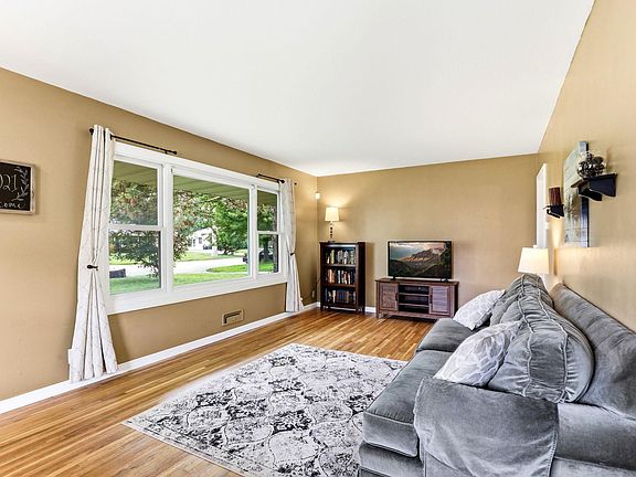 4th image of 6921 16th Ave S