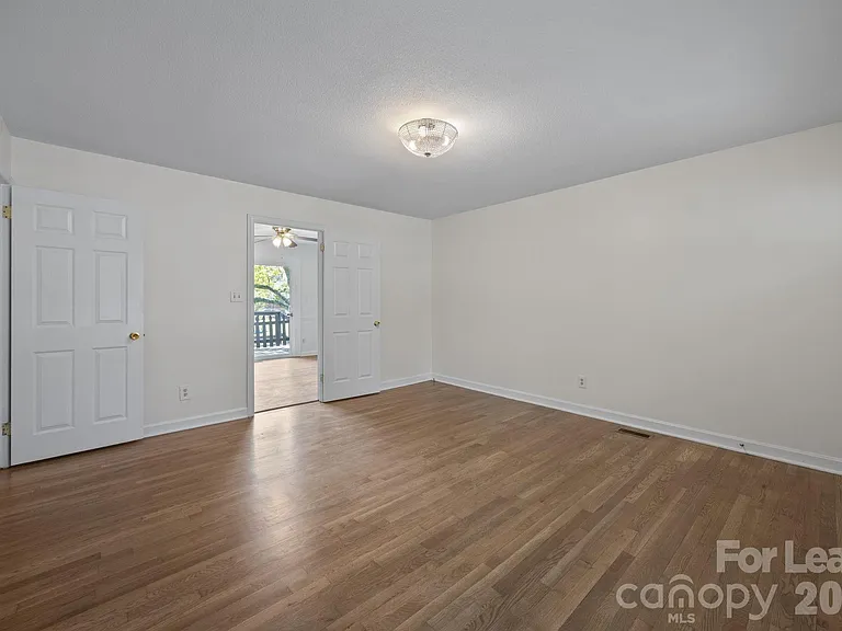1502 Cloverdale Ln — Photo 19