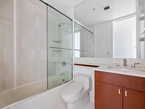 100 United Nations Plaza image 14 of 22