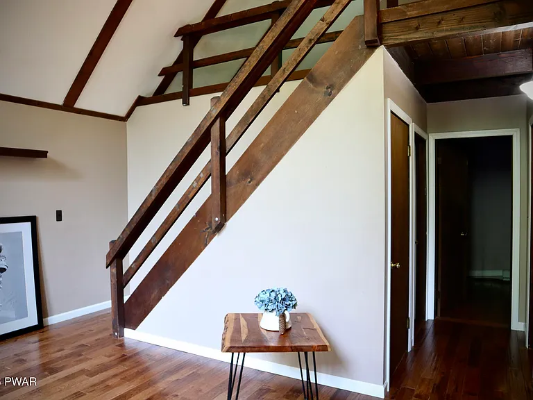549 Lakeview Dr W — Photo 10
