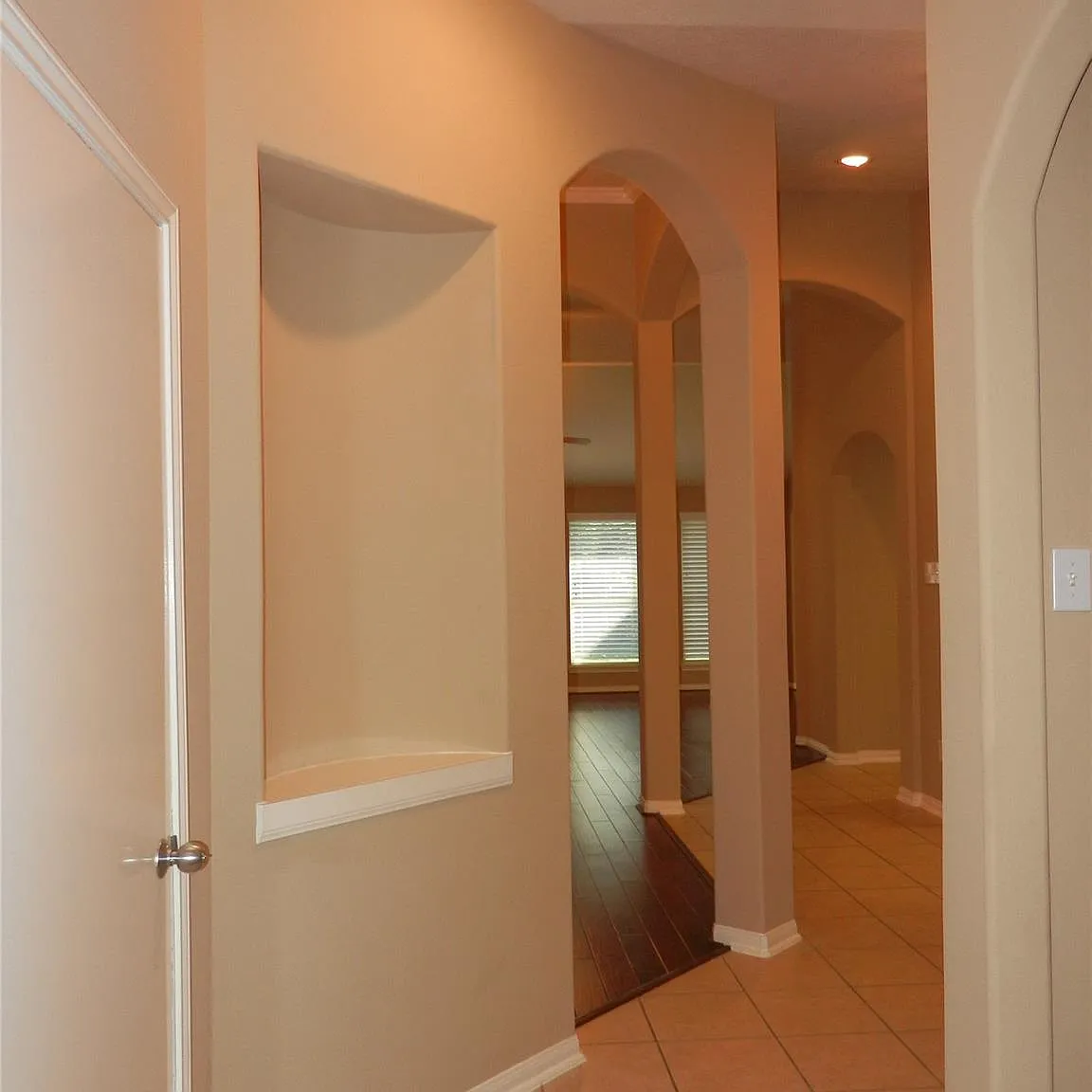 3 bed, 2.0 bath, 2056 sqft, $2,100 — Photo 2