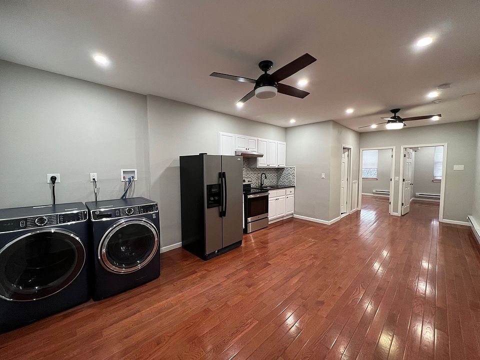 1st image of 427 W Girard Ave #2