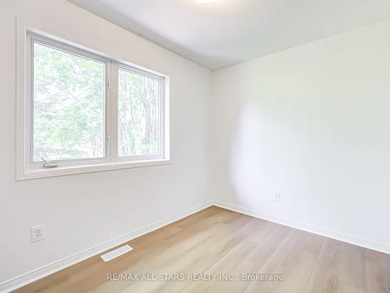 51 Playfair Rd — Photo 26
