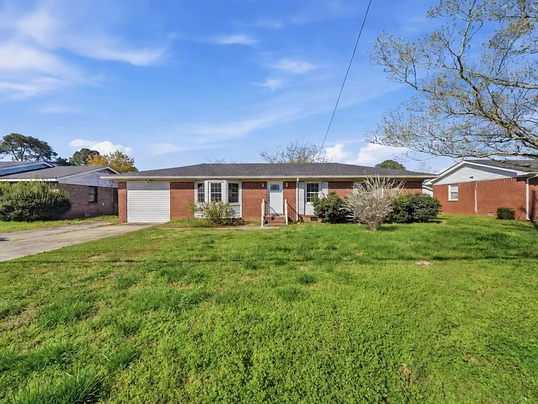 1403 Herrington Rd — Photo 1