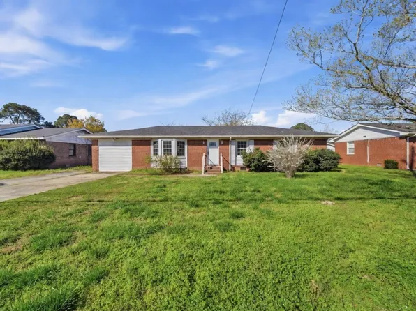 1403 Herrington Rd, Elizabeth City, NC 27909