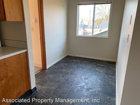 5th image of 150 NE Jackson St APT 6
