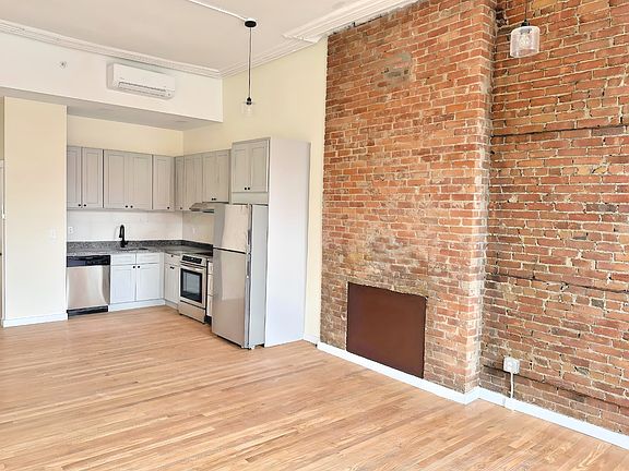4th image of 132 1st St #11554256