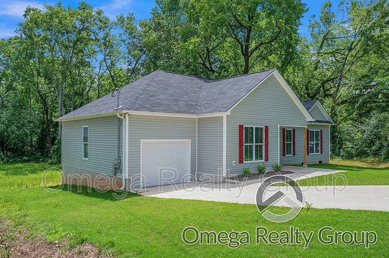 3 bed, 2.0 bath, 1845 sqft, $1,625 — Photo 2