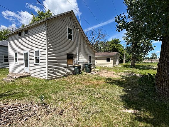 4th image of 1433 1st Ave NE