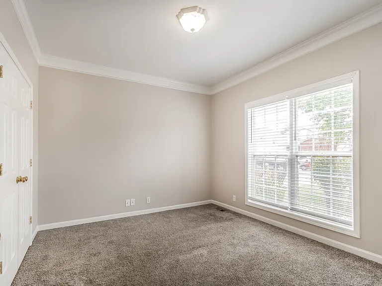 2137 Aberdeen Cir — Photo 14