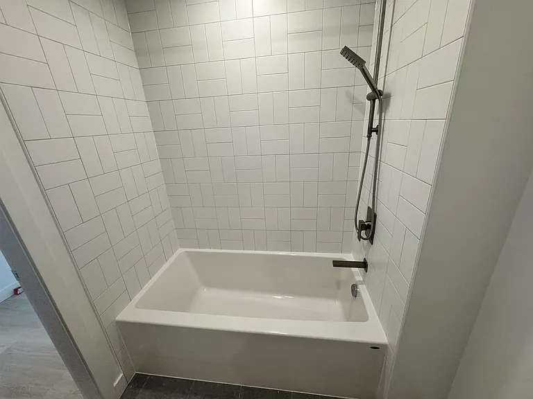 1616 Lloyd Ave #30 — Photo 8