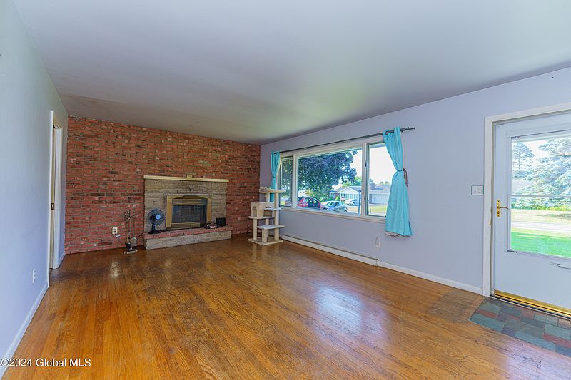 5th image of 120 Latham Ridge Road