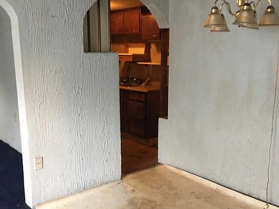 4th image of 932 Van Buren Ave
