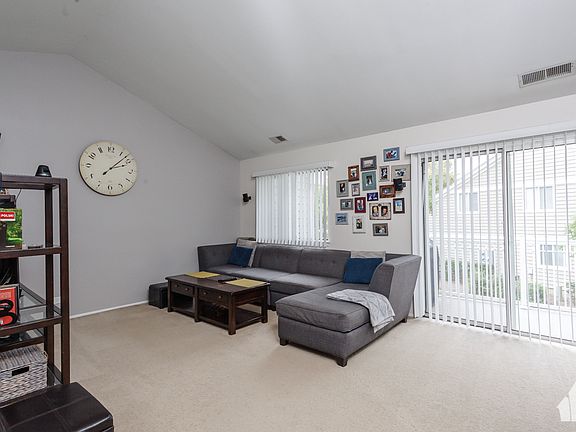 5th image of 250 Shoreline Cir Unit X2