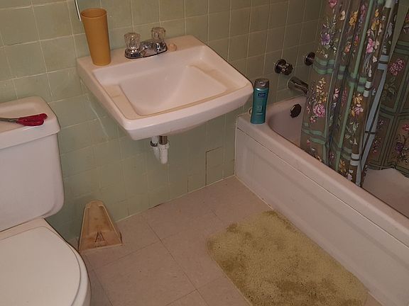 Upstairs bathroom