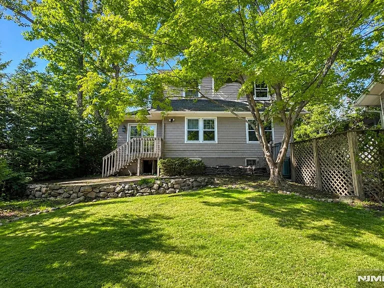 84 Valley View Ave — Photo 15