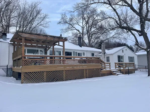 4875 Lakefront Dr, Delton, MI 49046