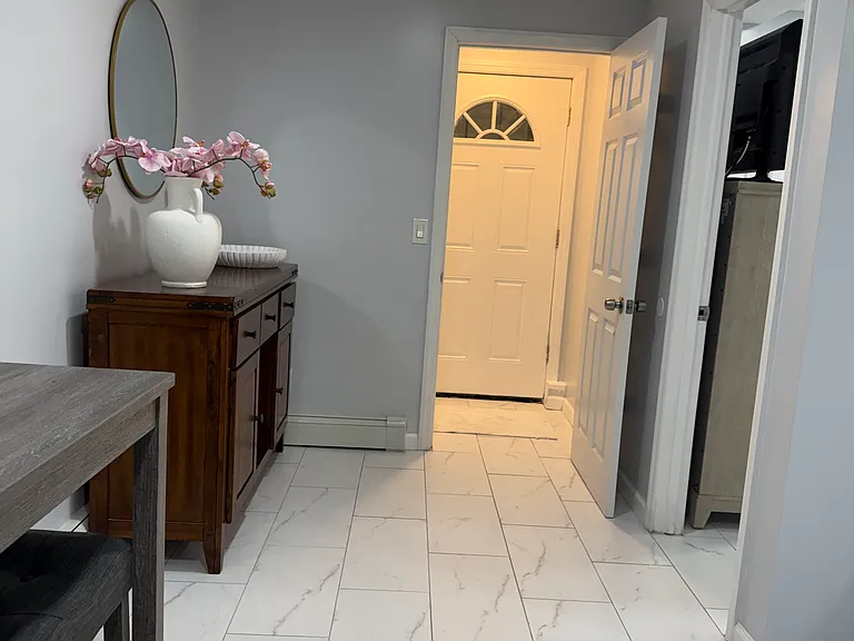 Bonnie Dr — Photo 3