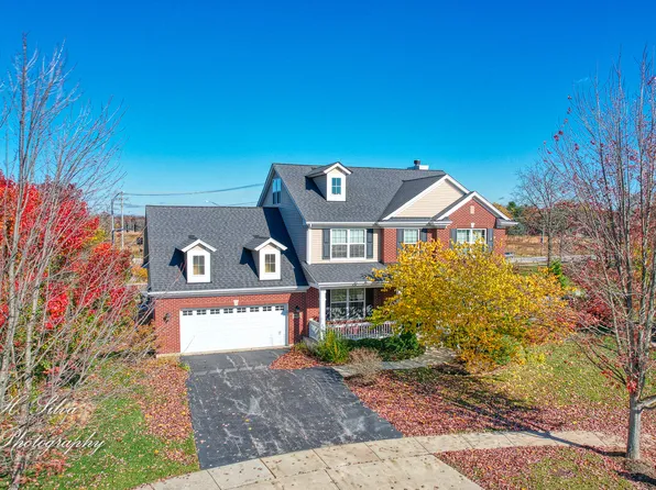 1403 Karen Dr, Dundee, IL 60118