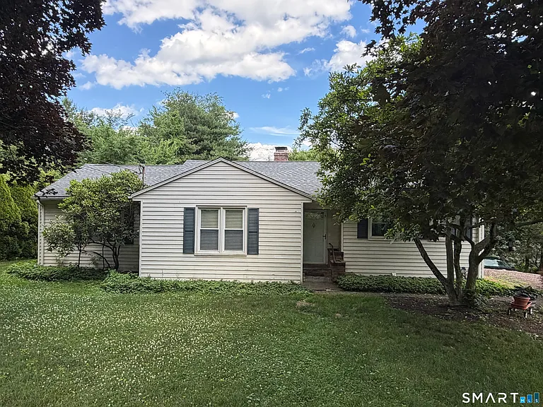 18 Hilltop View Rd — Photo 2