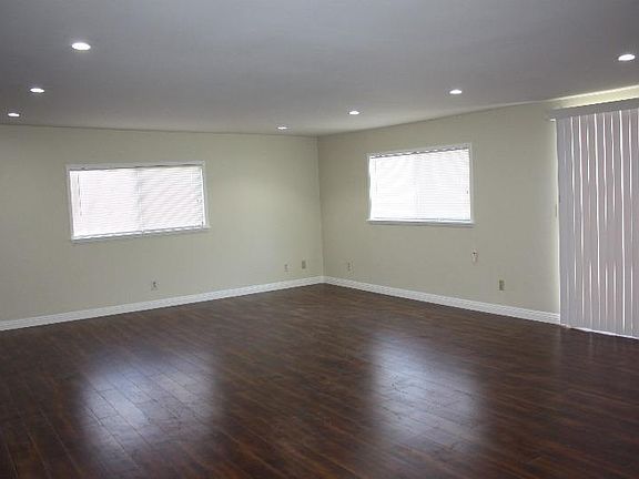2nd image of 24136 Hamlin St