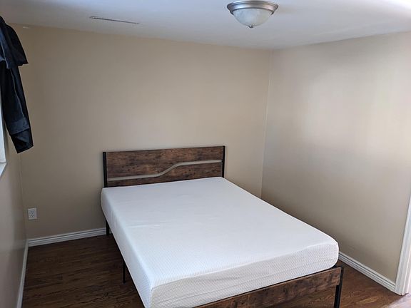 2nd image of 807 Hoorne Ave