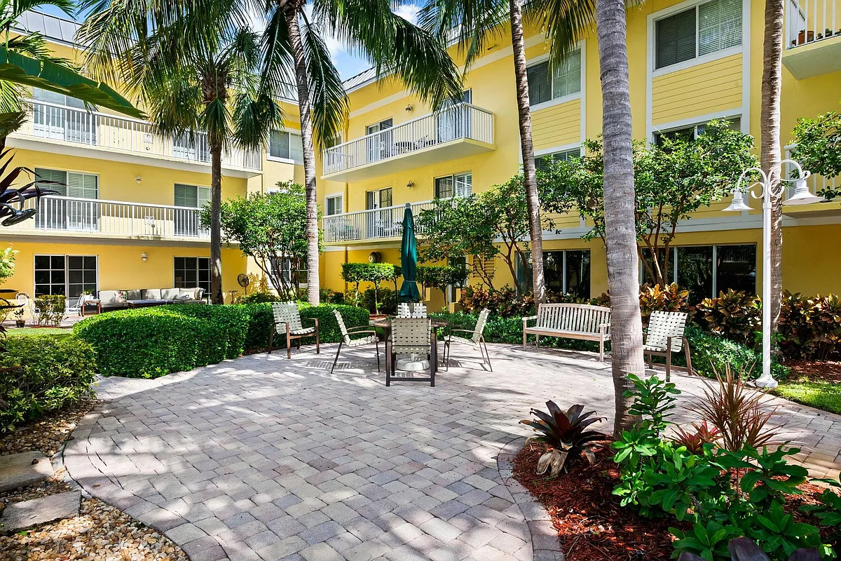 Building Photo - 1515 E Broward Blvd #124