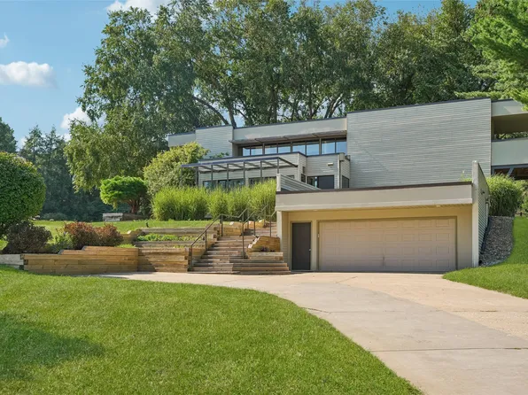 3100 Southern Hills Dr, Des Moines, IA 50321