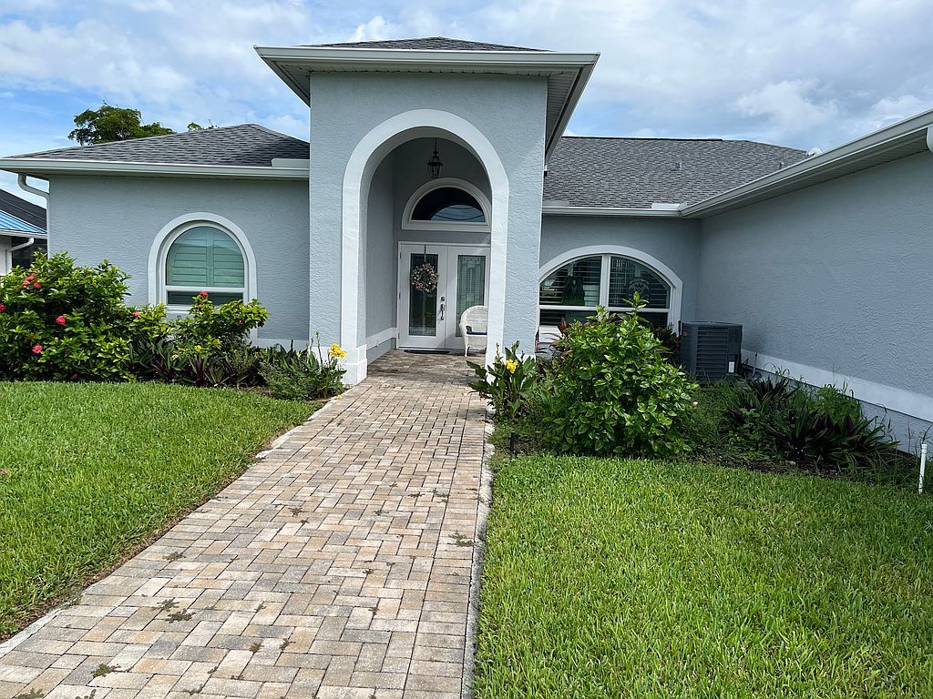 1157 SE 32nd Ter - Property Image
