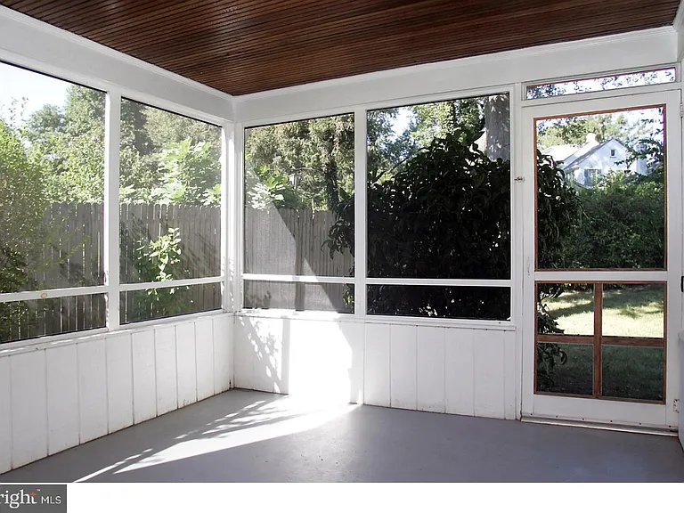 17 Wayne Dr — Photo 6