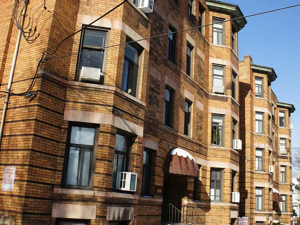 652 Maryland Ave