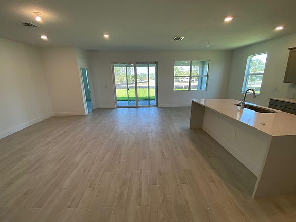 4th image of 7101 SE Park Trace Court