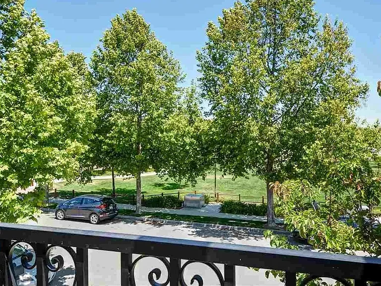 2077 Arlington Way — Photo 9