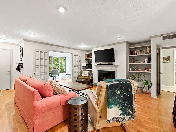4th image of 605 Summit North Dr NE