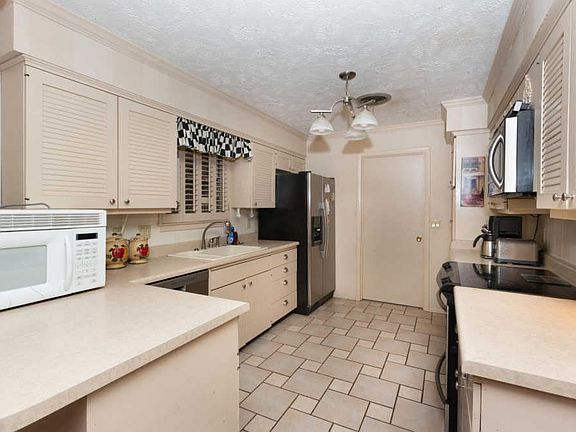 5th image of 5209 Astoria St