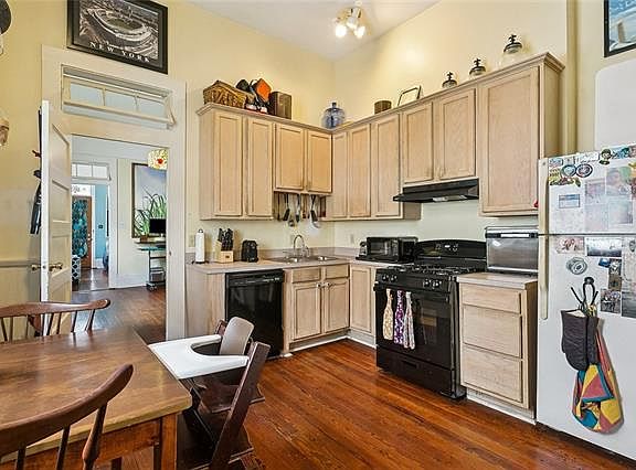 5th image of 712 Harmony St