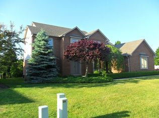 19515 Weathervane Dr, Macomb, MI 48044