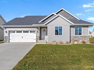 1018 Deer Run Dr NE, Cedar Rapids, IA 52402